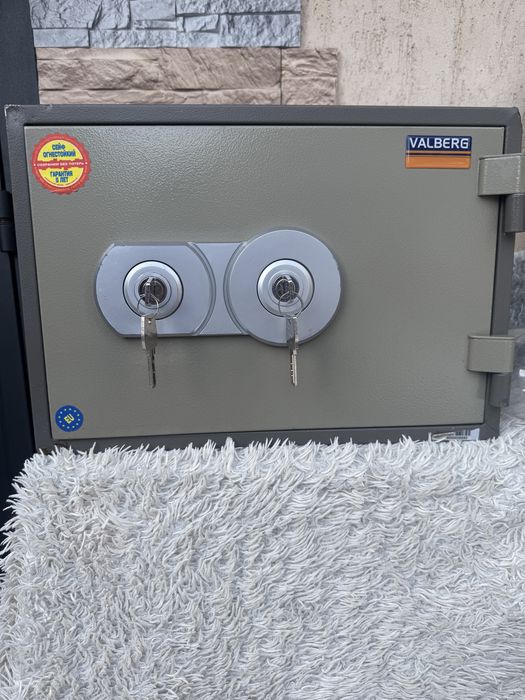 Продам сейф б/у Valberq