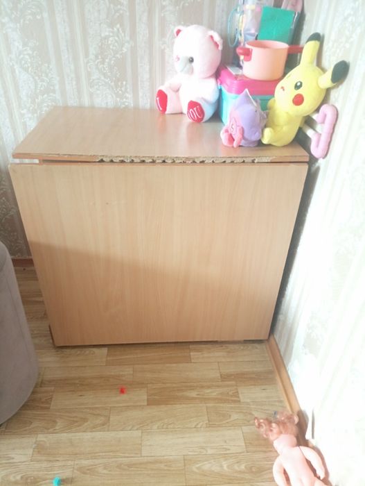 Продаю тумбо столик