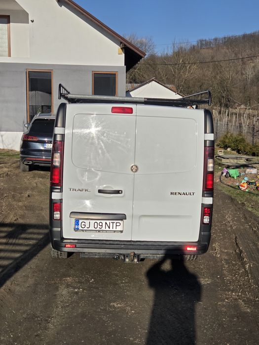 Vand sau schimb cu utilaj  Renault Trafic