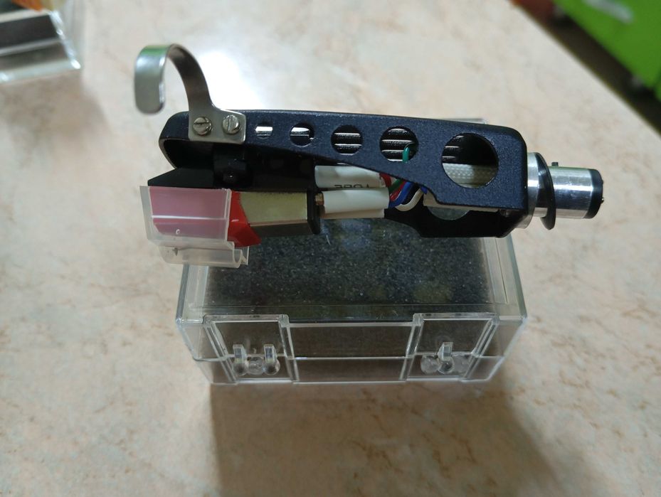 Продам звукосниматель для винилового проигрывателя.