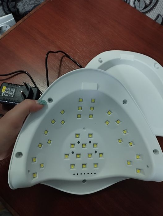 Лампа для маникюра.