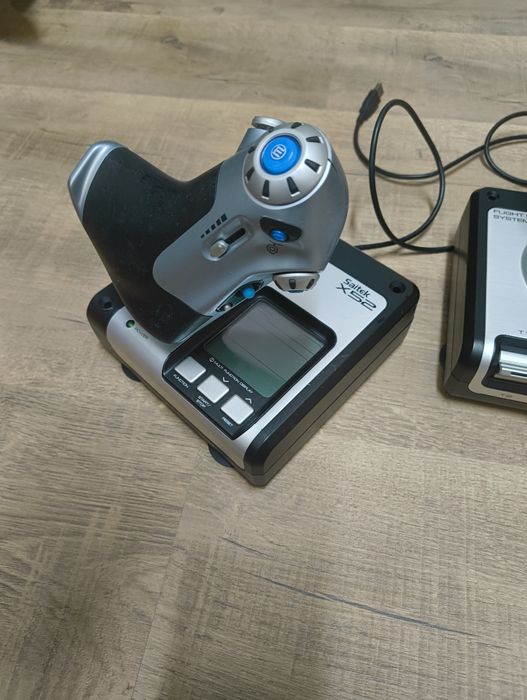 Джойстик за летене Logitech Saitek X52