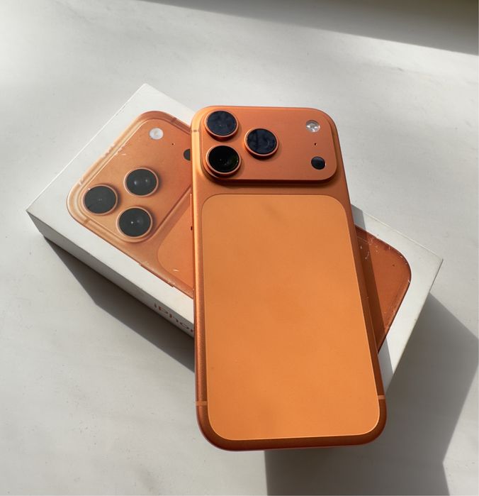 Продам айфон 17 pro ( заблокирован)