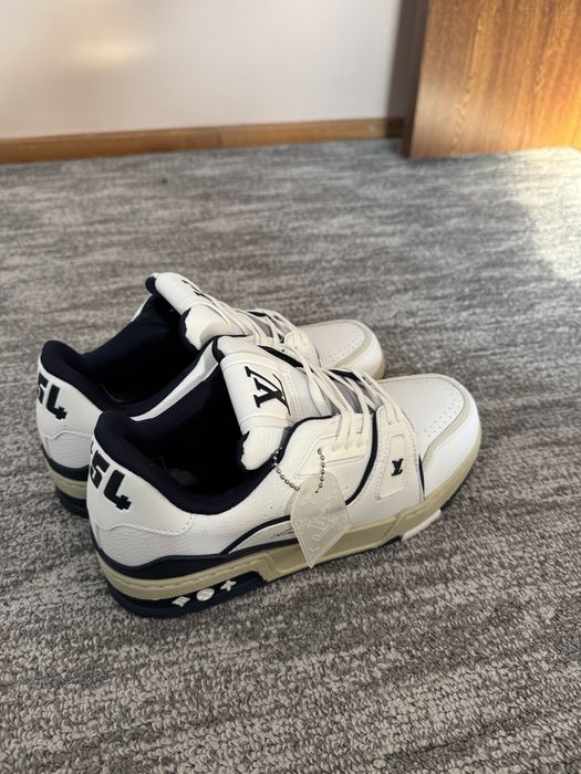 Adidasi Louis Vuitton
