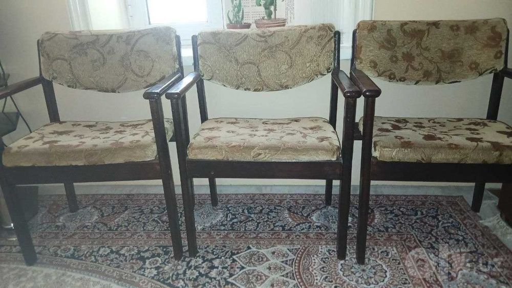 Раздвижной, гостиный стол со стульями