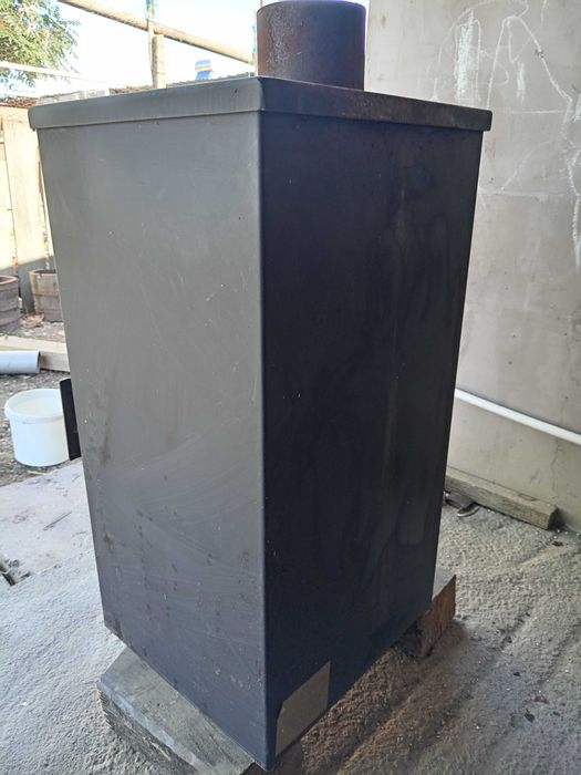 Vând sobă pe lemne și brichete