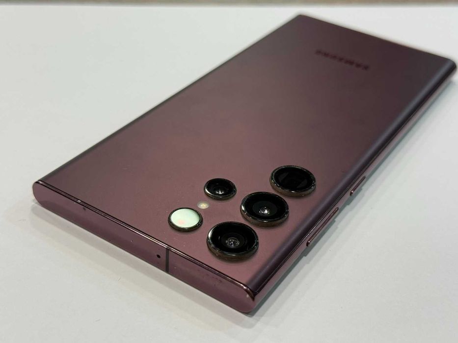 Samsung Galaxy S22 Ultra – 128GB / 8GB RAM – Burgundy
