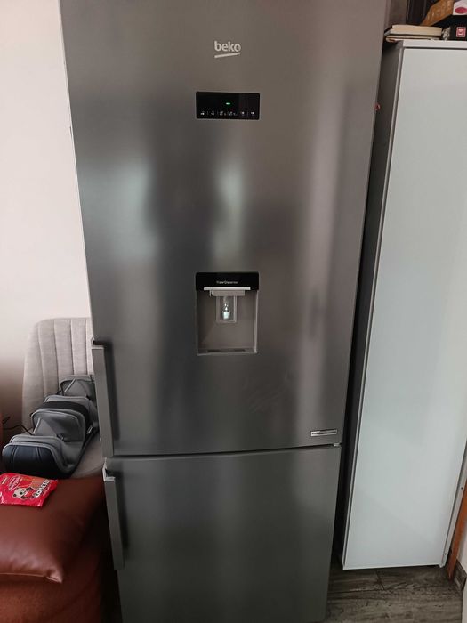 Хладилник с фризер беко