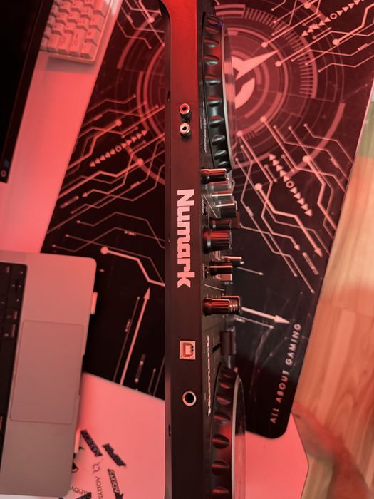 Numark Mixtrack Pro FX (Placa DJ)