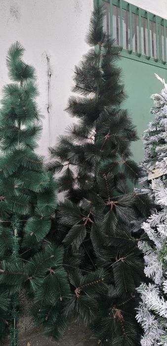 Изкуствени елхи със и без заснежени връхчета