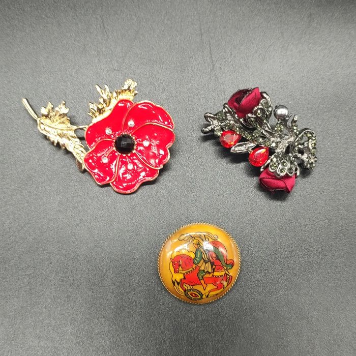 Брошки в хорошем состоянии