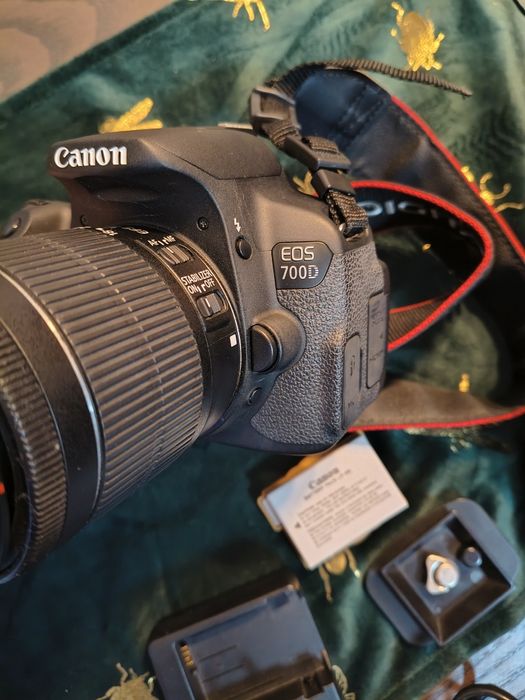 Aparat foto Canon EOS 700D
