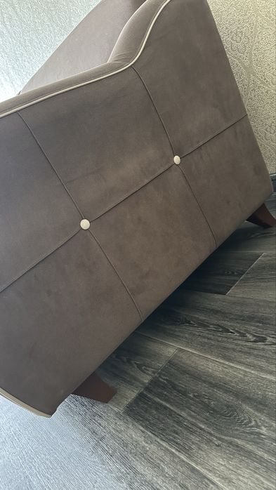 Диван с двумя креслами