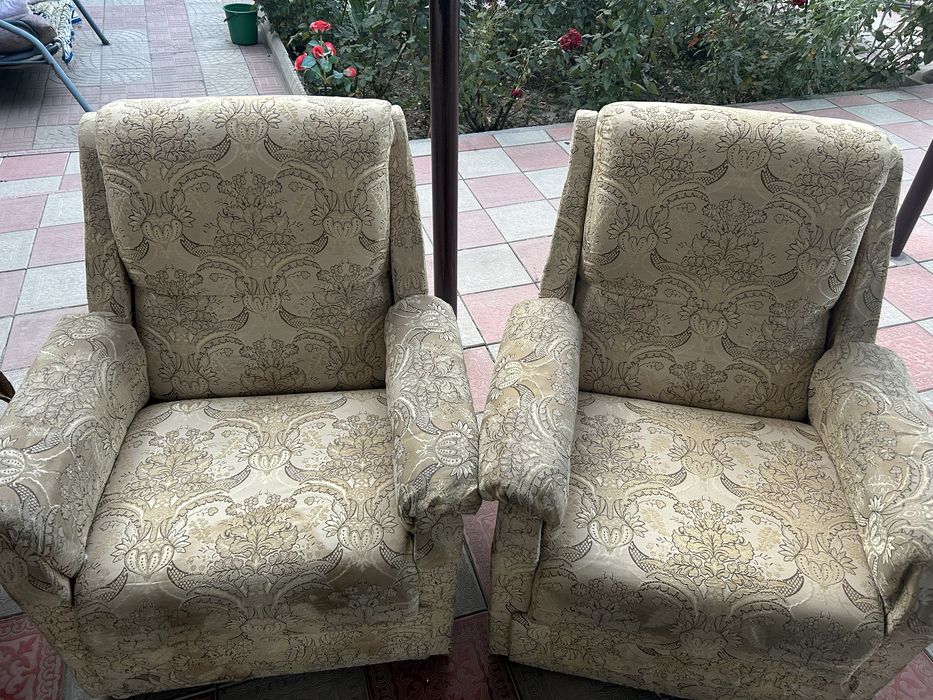 Продается диван и кресла