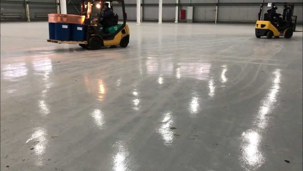 Polirovka qilingan beton oynadek yaltiroq va uzoq xizmat