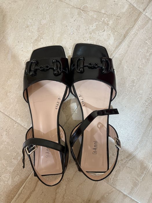 Лачени сандали Gianni