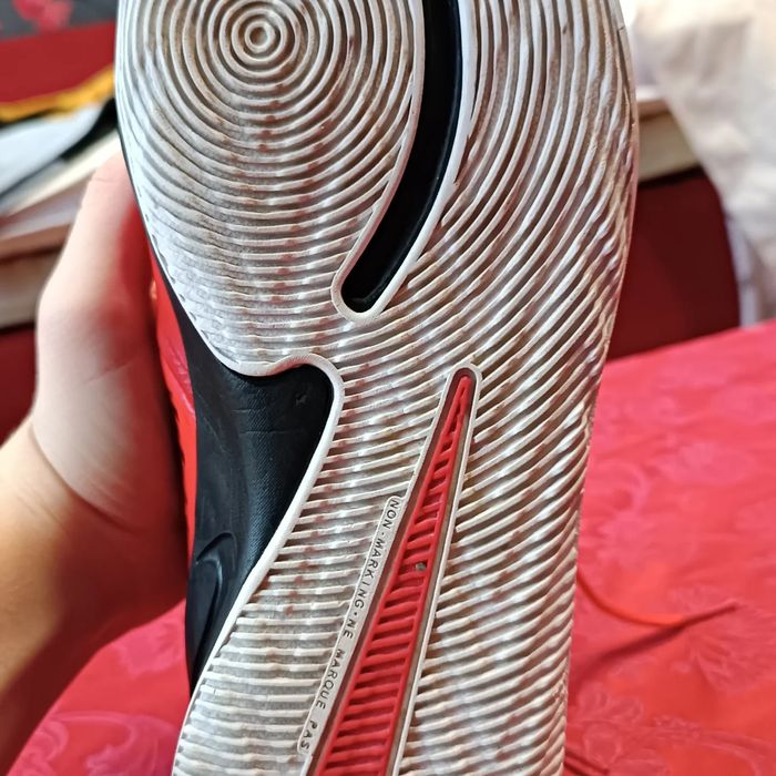 Adidași Nike team hustle D9