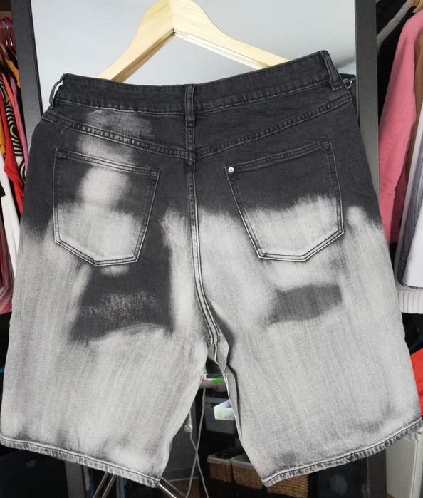 Vând blug scurt, bărbați, marca H&M, mărimea M