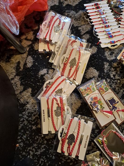 Продавам ръчно направени мартеници