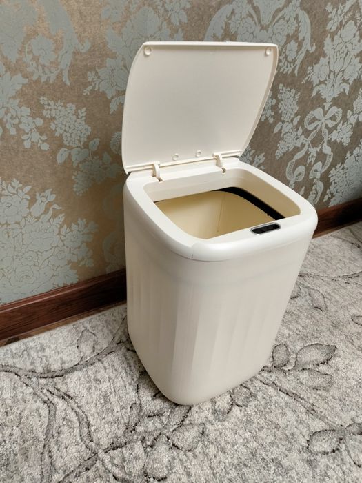 Бочок для мусора сенсорный