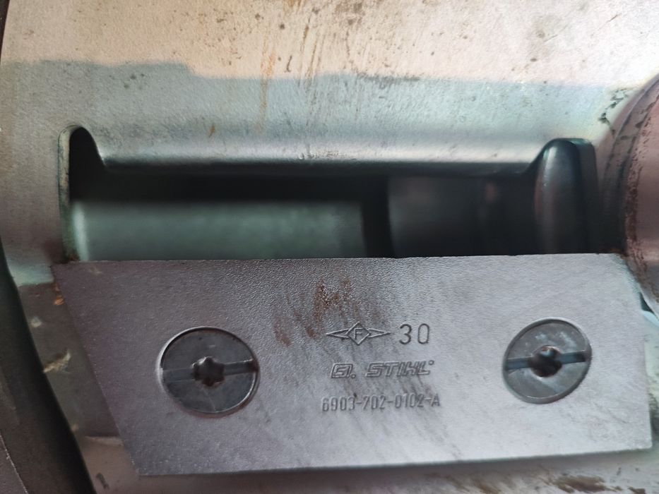 Tocator Stihl cu motor pe benzina