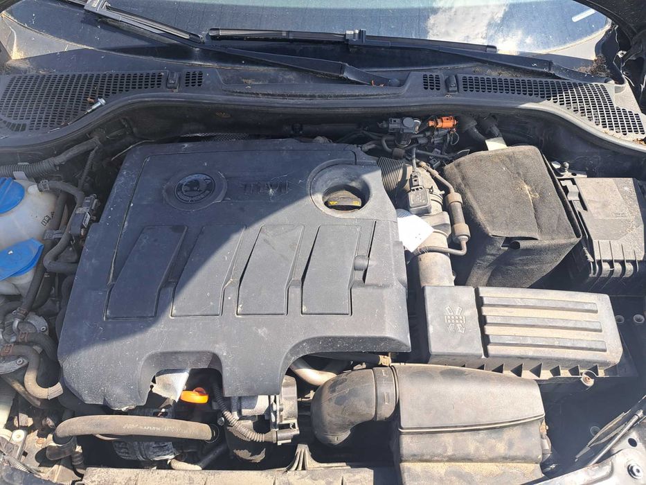 Продавам Skoda Octavia II facelift комби, 1.6tdi 105кс на части, 5ск