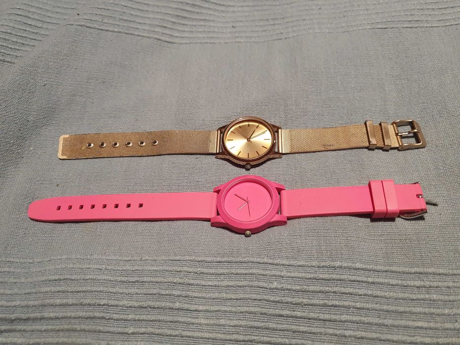 2 дамски часовника Bershka