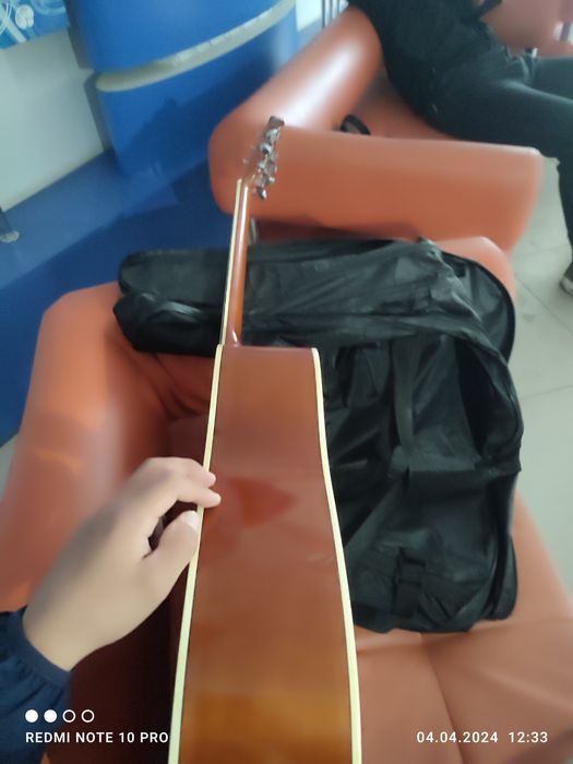 гитара сатамын жағдайы жақсы