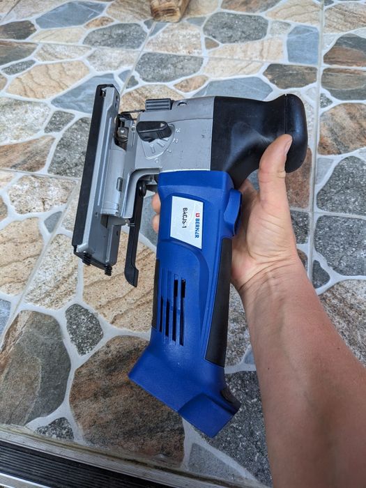 Fierăstrău Pendular Berner (Milwaukee)