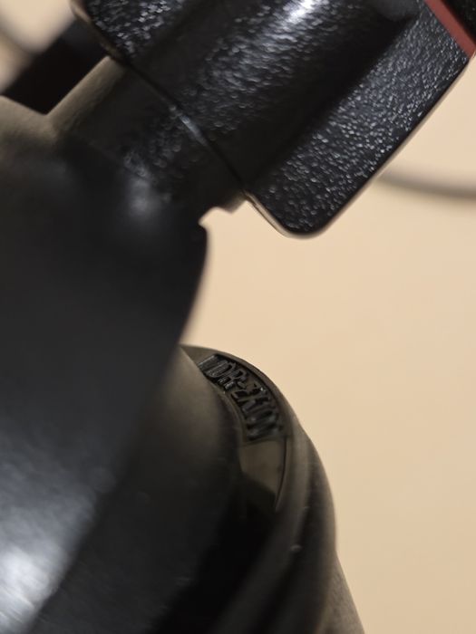 Căști Sony MDR-ZX100 cu cupe noi, din piele naturală, în stare foarte bună
