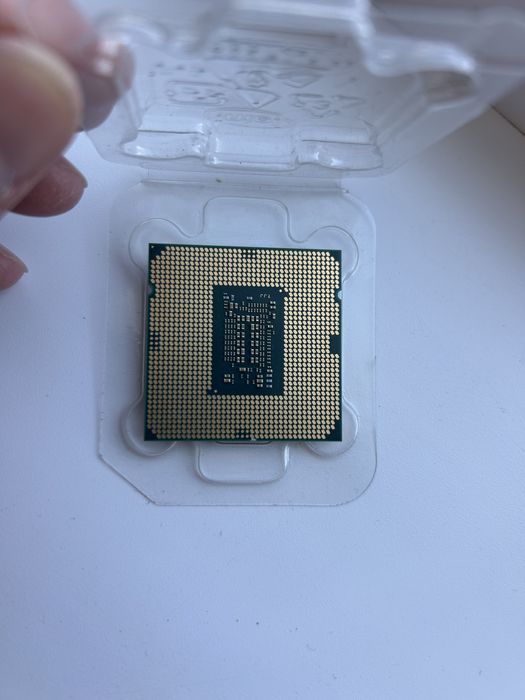 Продам процессор Core I3