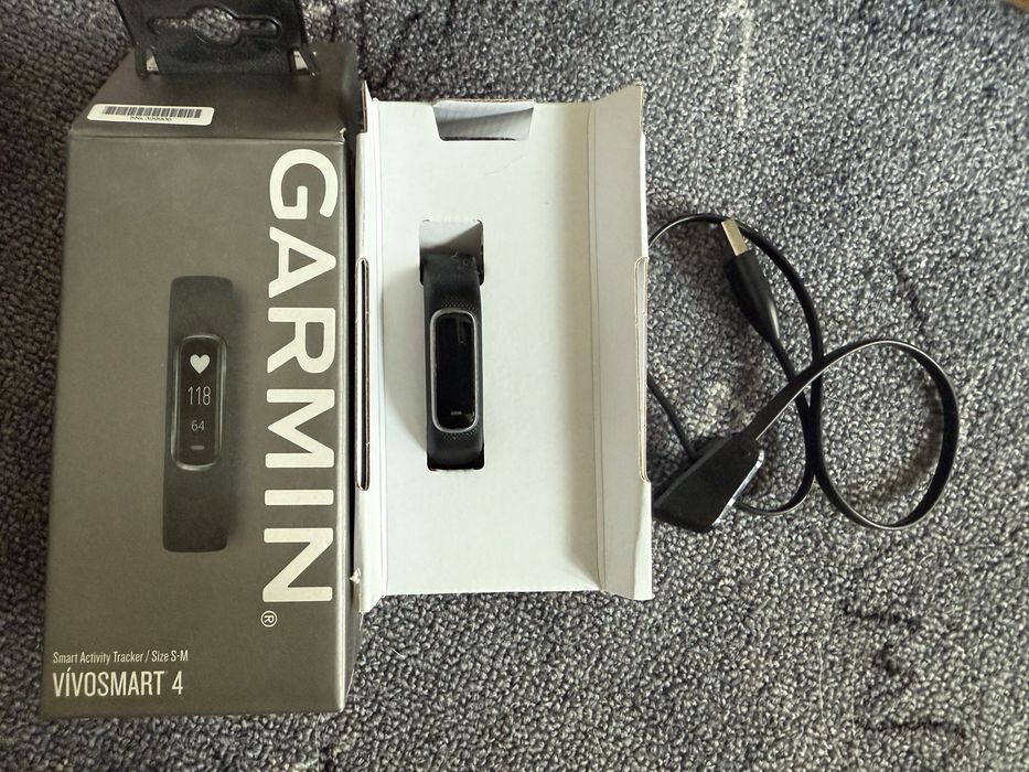 Фитнес гривна Garmin Vivosmart 4