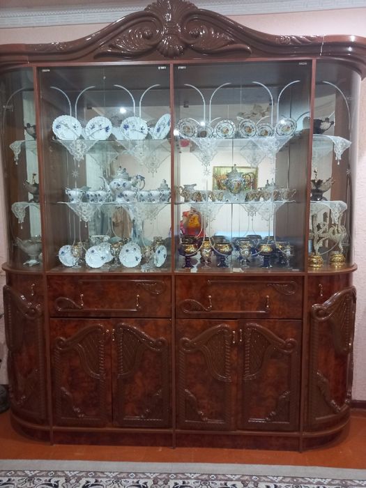 Stenka garnitur sotiladi