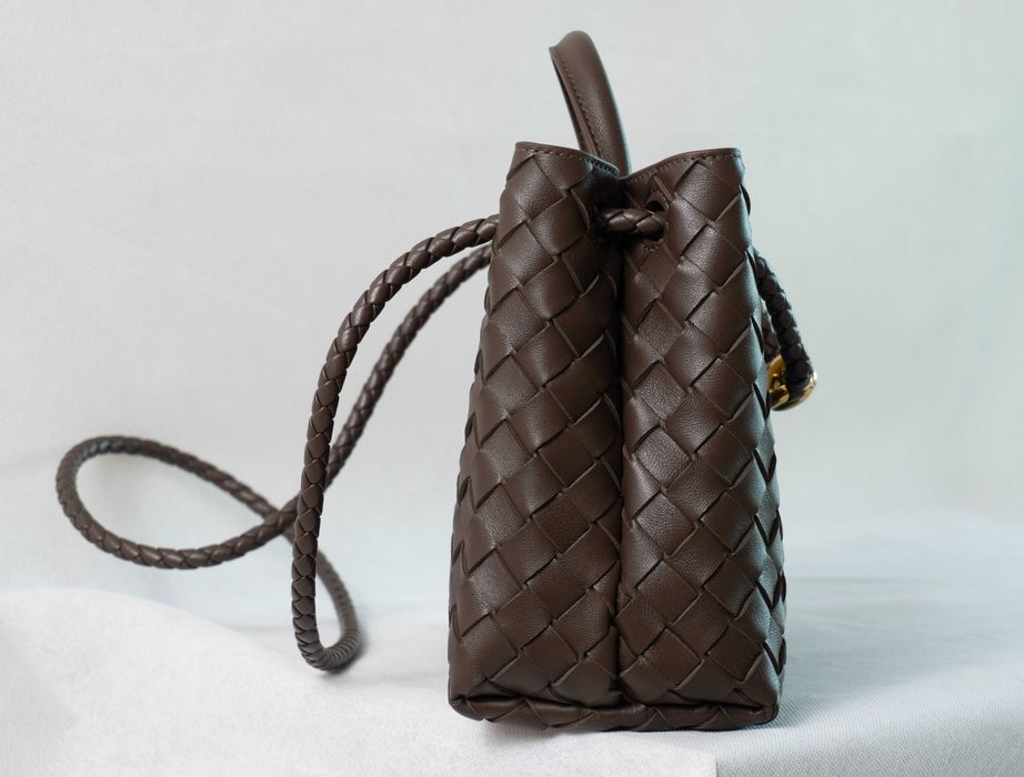 Bottega Veneta Small Andiamo Fondant нова, пълен комплект, реални снимки