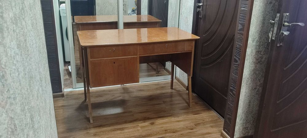 Стол письменный шпонированный