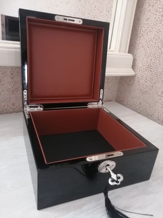 Часы коробка, шкатулка, подарок