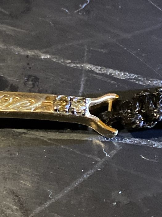 Златна гривна с естествени диаманти