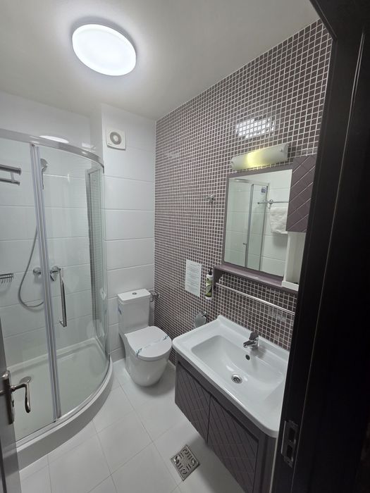De vânzare obiecte sanitare și mochetă hotel