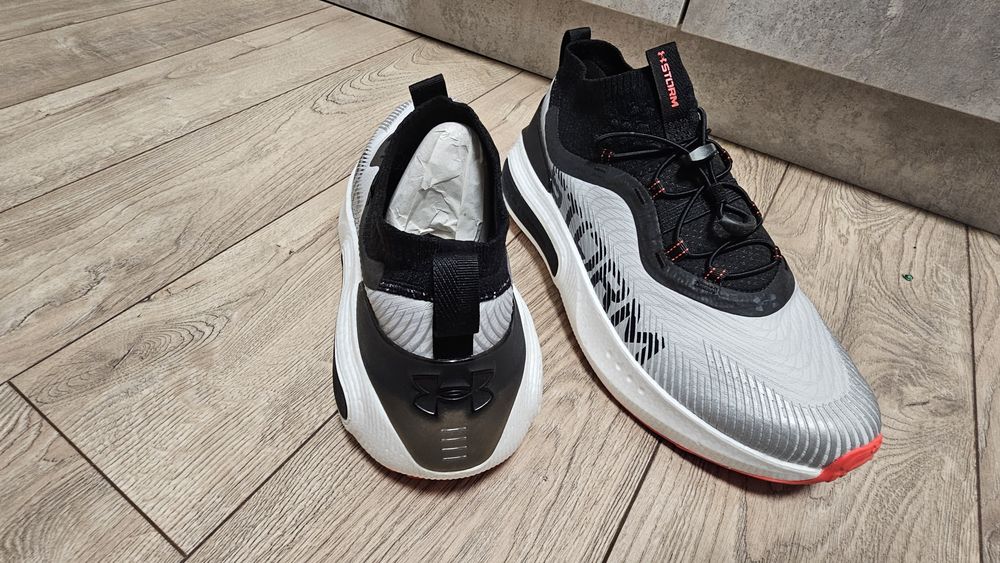 Продам кроссовки Under Armour новые оригинал