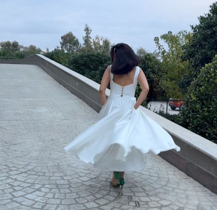 Платье белого цвета!