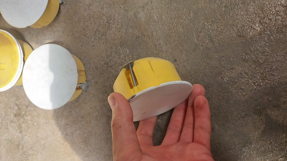 Выключатель и подрозетник