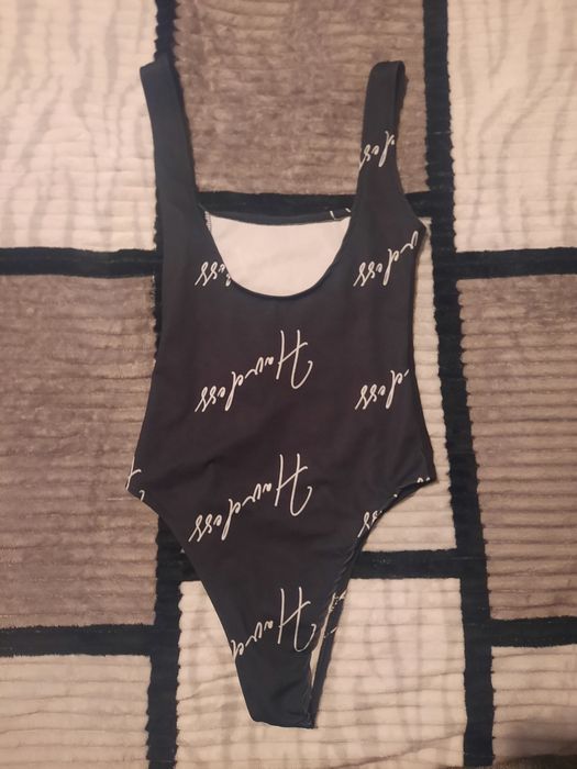 Два модела бански - цял и от две части