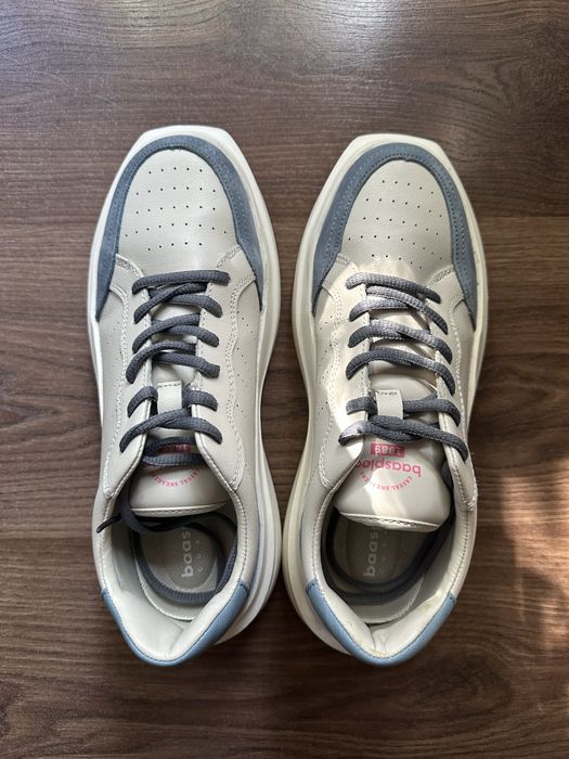 Женские кроссовки