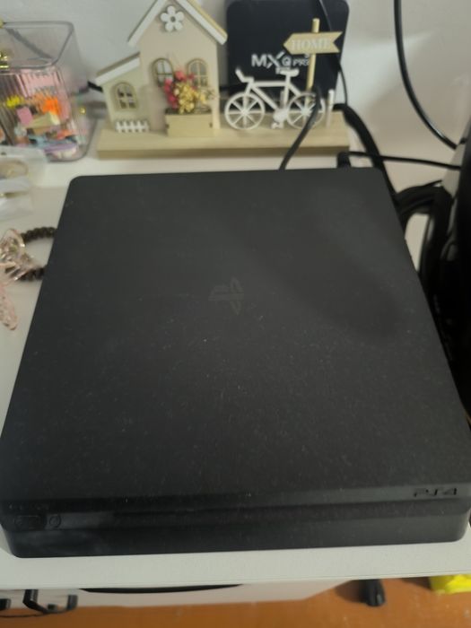 Продам PS4 SLIM 1TB. Не шитая.