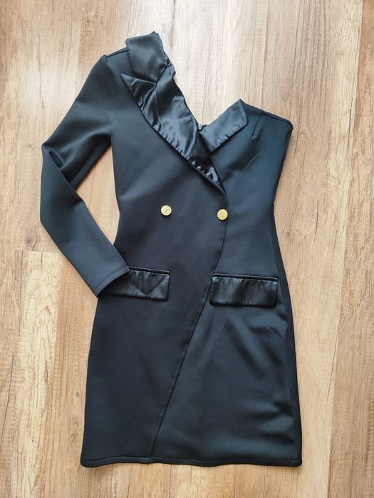 Рокля с един ръкав