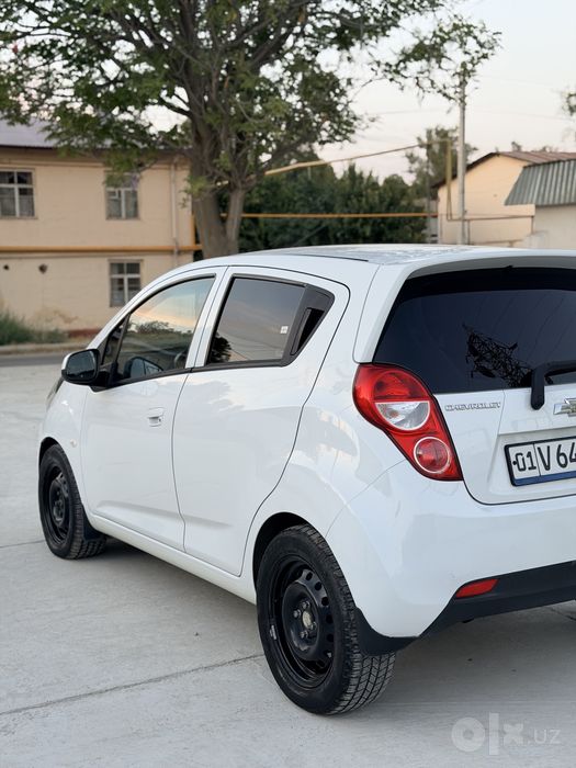 spark sotiladi 2015 yil 111000 km faqat binzinda yurgan