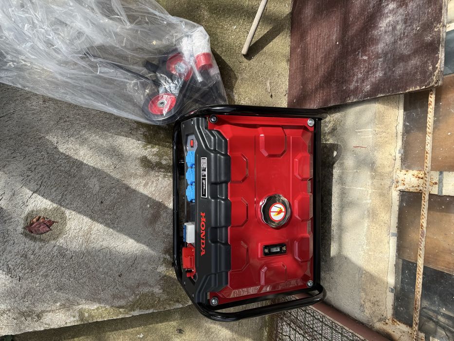 Продавам бензинов генератор HONDA - монофазен и трифазен 6.5 kW.