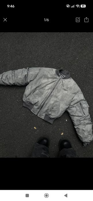 Бомбер в стиле streetwear