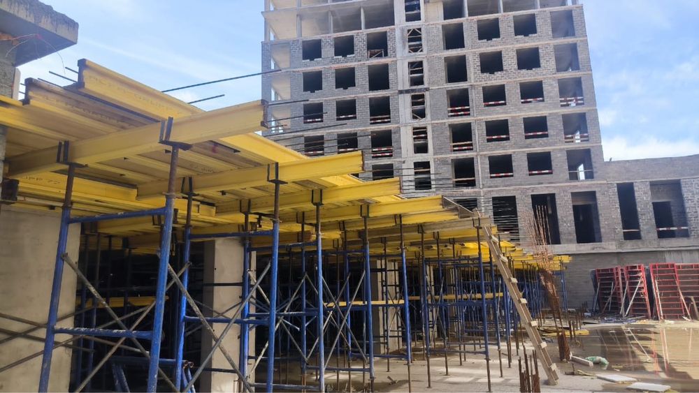 В продаже монолитные рамные леса