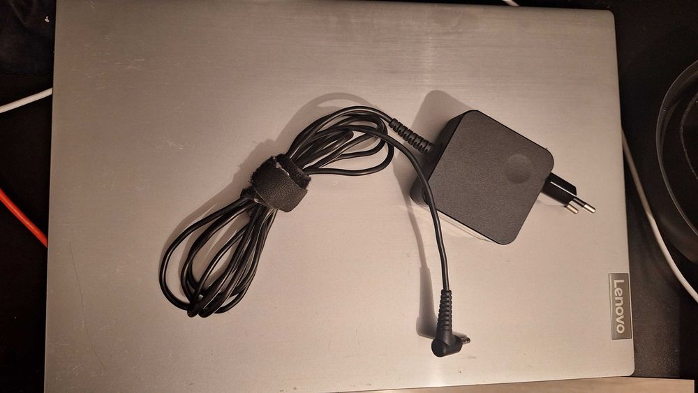 Lenovo IdeaPad S145 – i5 Gen 8 | SSD 256GB | Win 11 Pro